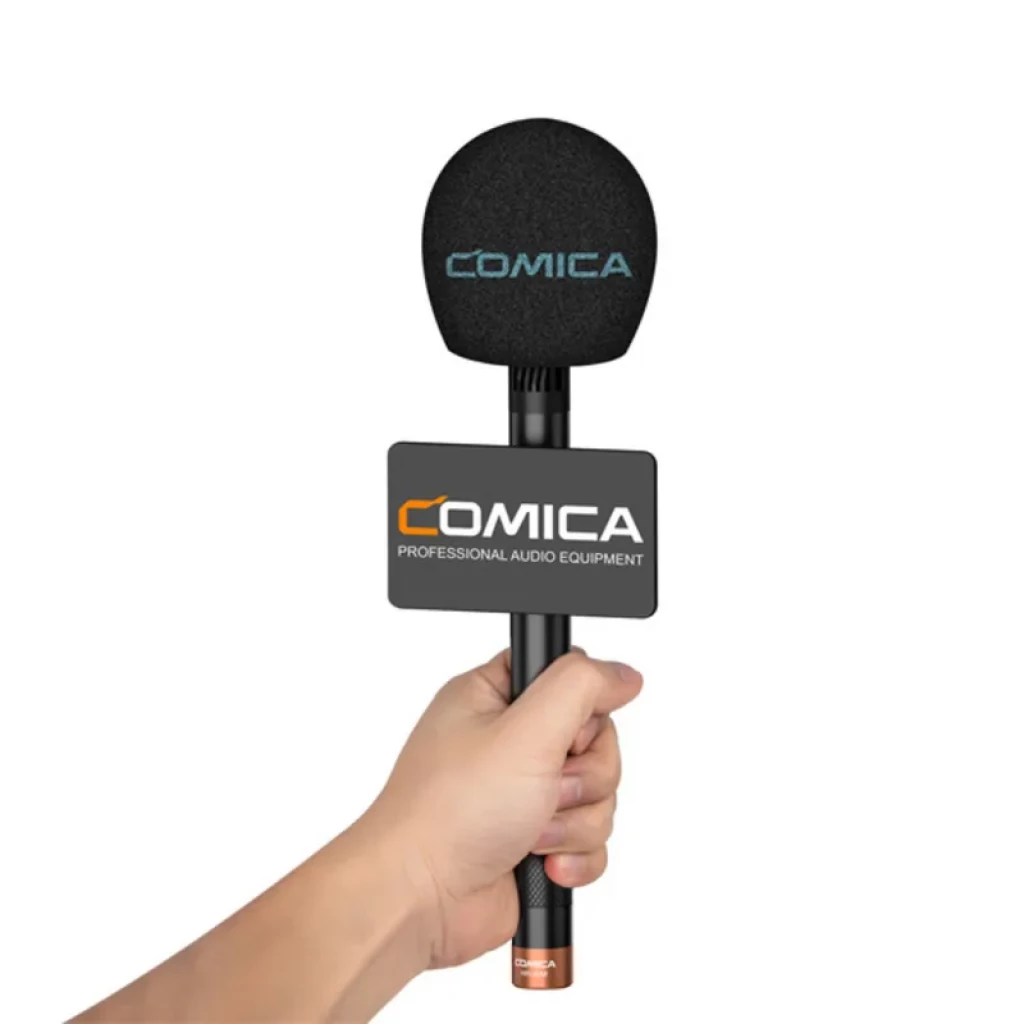 Micrófono de mano UHF Comica HR-WM con cápsula supercardioide, parabrisas de espuma negra con logo, bandera de micrófono y cuerpo negro con detalle cobre