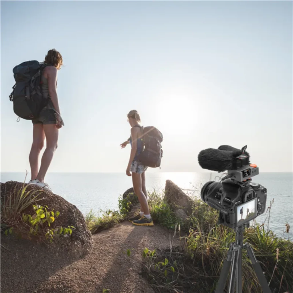 Comica Traxshot Transformável com Ecrã OLED, microfone shotgun multimodo montado na câmara, cápsulas ajustáveis, para captação direcional em exteriores