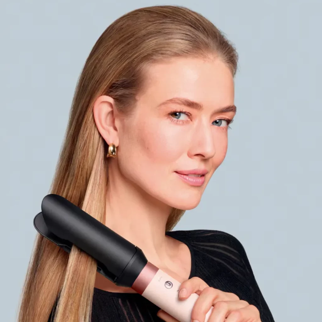 Moldeador Dyson HS09 en Ceramic Pink Rose Gold con efecto Coanda y motor V9; cilindro negro mate, detalles rosados metálicos, diseño elegante para alisar y