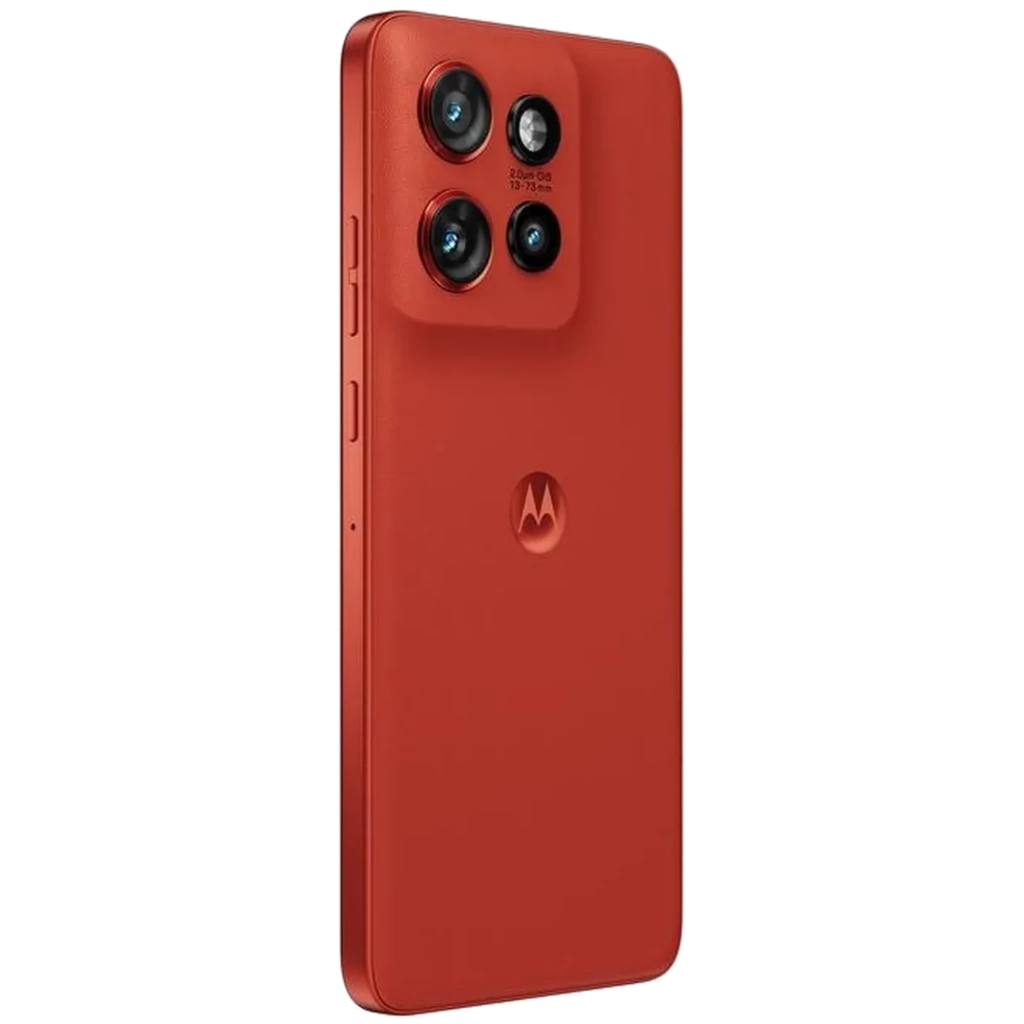 Motorola Edge 60 Neo 5G Poinciana en rojo mate con módulo de triple cámara trasera elevado y bordes curvos; diseño delgado y botones laterales