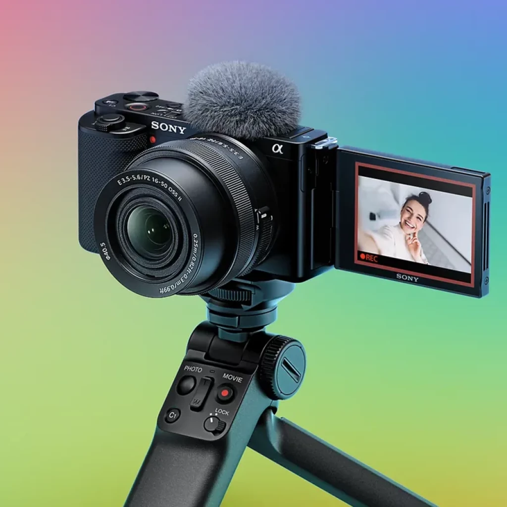 Sony Alpha ZV-E10 Vídeo 4K Pantalla Articulada - Cámara EVIL Vlogging con pantalla abatible lateral, micrófono con deadcat, lente intercambiable y mini