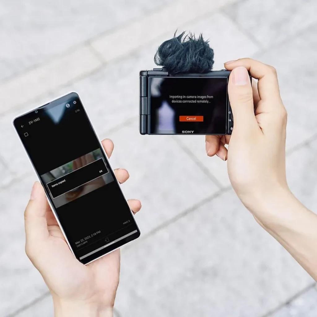 Sony ZV-1 II Cámara Vlogging 4K con pantalla abatible, micrófono antiviento peludo, sensor de 1 pulgada y objetivo gran angular 18-50 mm, conexión móvil