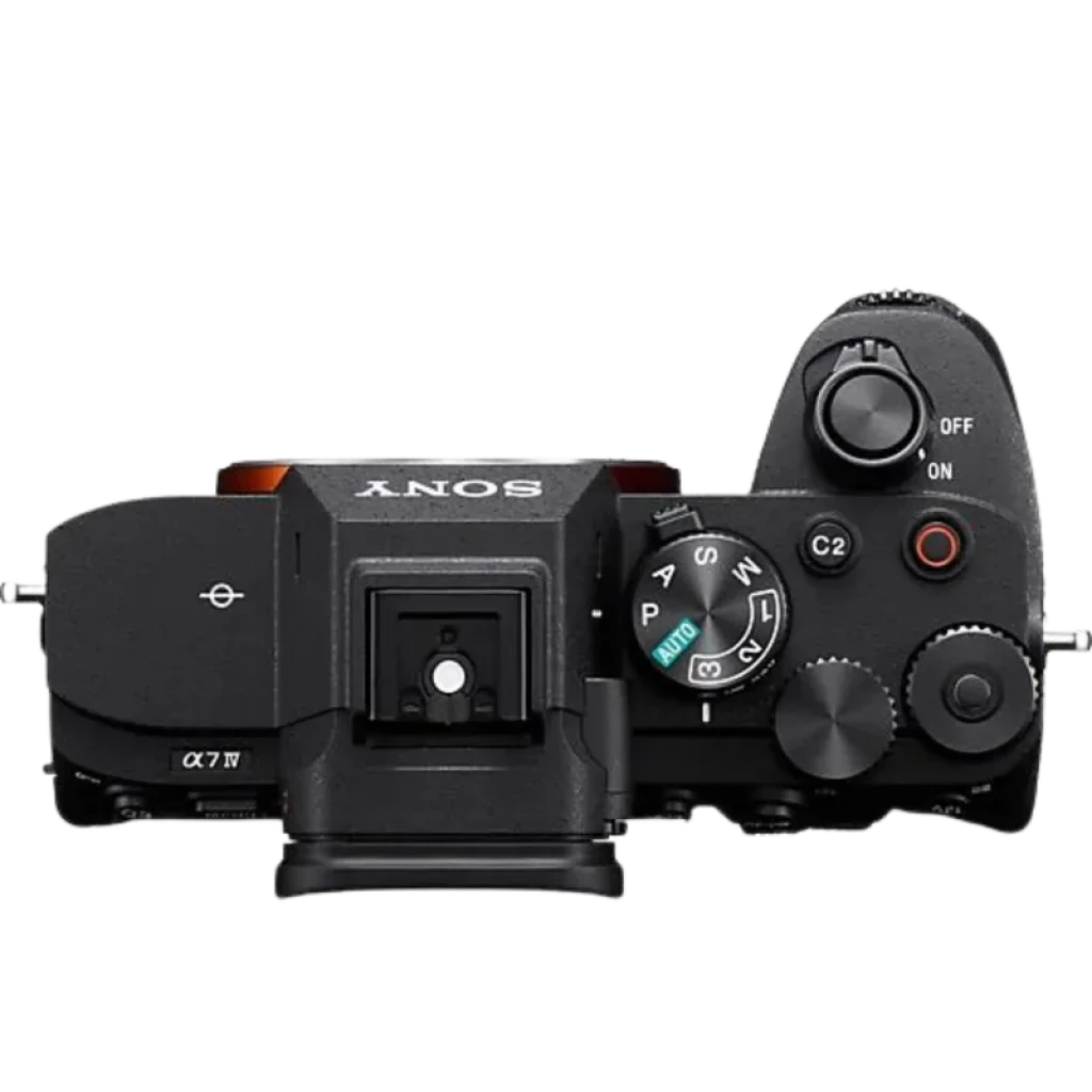 Sony Alpha 7 IV ILCE-7M4 vista superior con zapata para flash, dial de modos, botones C1 C2, selector On Off y empuñadura; cuerpo mirrorless full frame 33 MP