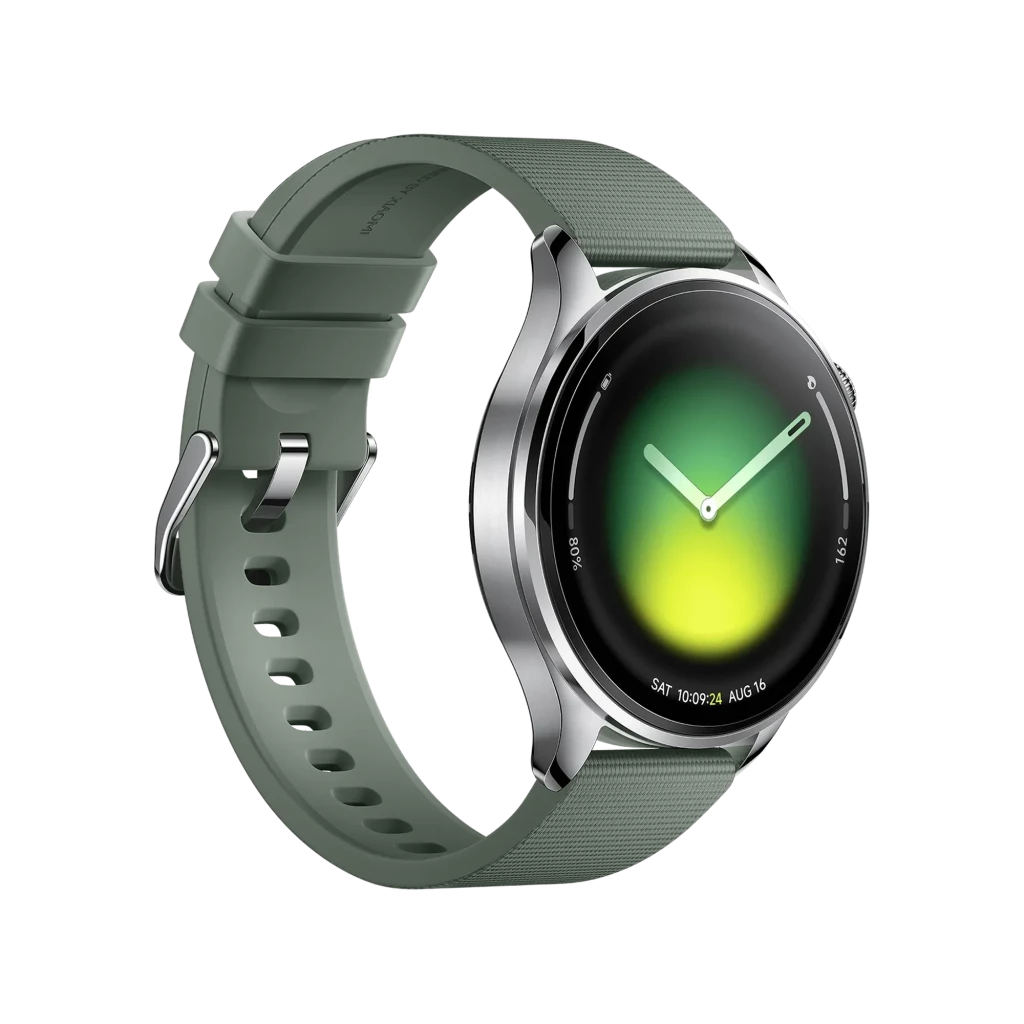 Xiaomi Watch 5 Verde Enebro con correa de silicona verde, caja metálica plateada y pantalla circular AMOLED con esfera degradada verde y amarilla.
