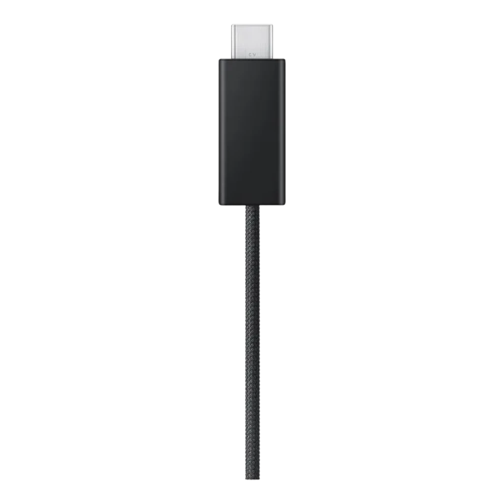 Cabo USB-C preto trançado com conector metálico, design minimalista e robusto