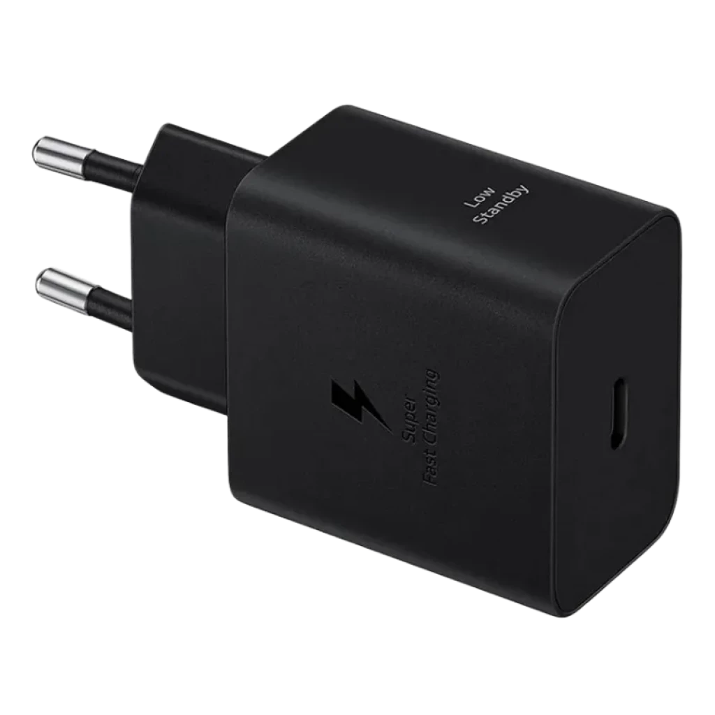 Adaptador de pared USB‑C negro Samsung con clavija europea, acabado mate y logotipo Super Fast Charging. Diseño compacto, bordes redondeados y puerto