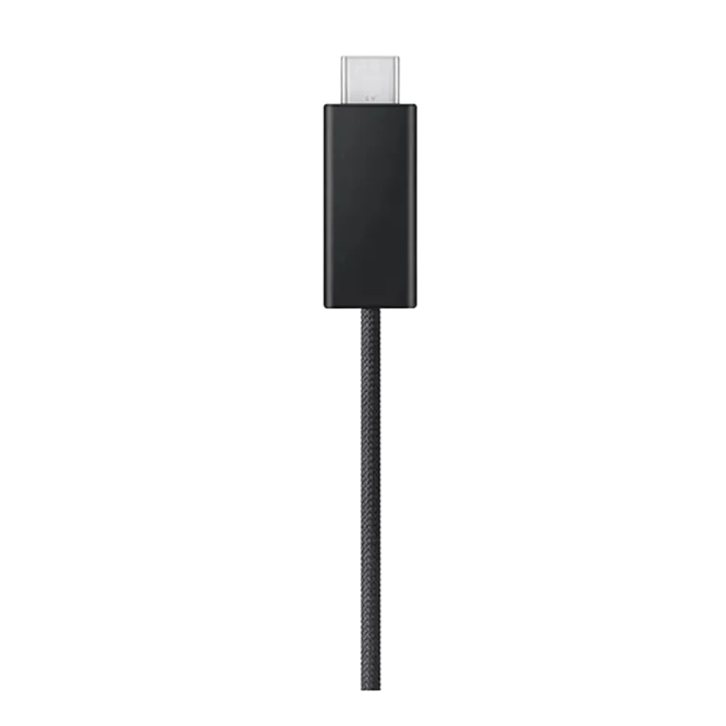 Detalle del cable de nylon trenzado con conector USB-C