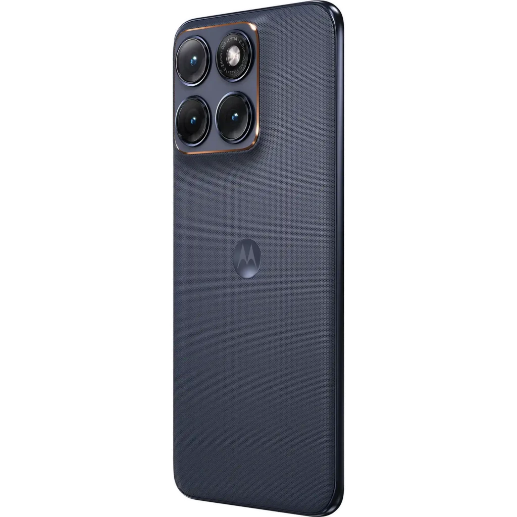 Trasera en acabado PANTONE Silhouette azul oscuro con textura, módulo de cámara triple grande con bordes dorados y logo Motorola centrado