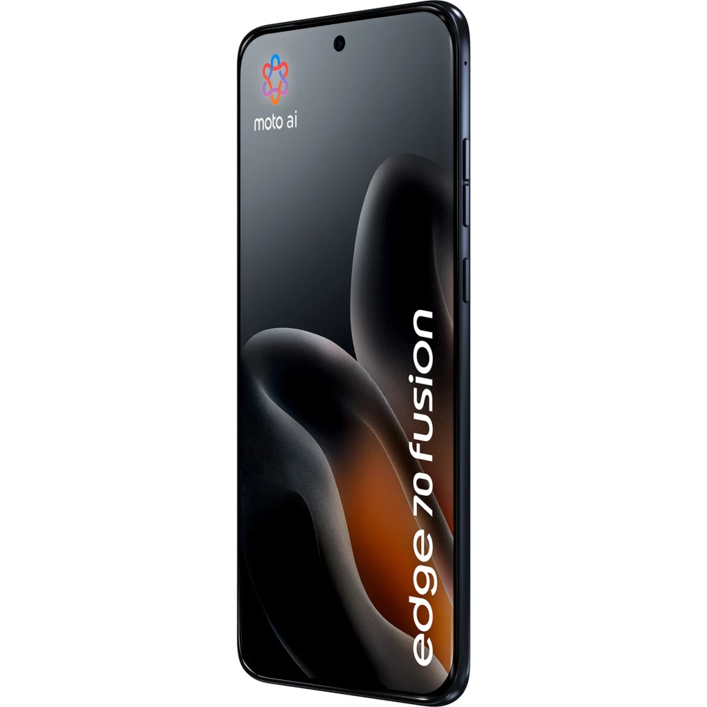 Smartphone Motorola Moto Edge 70 Fusion con pantalla pOLED curva, orificio centrado para cámara frontal y bordes delgados; diseño PANTONE Silhouette elegante