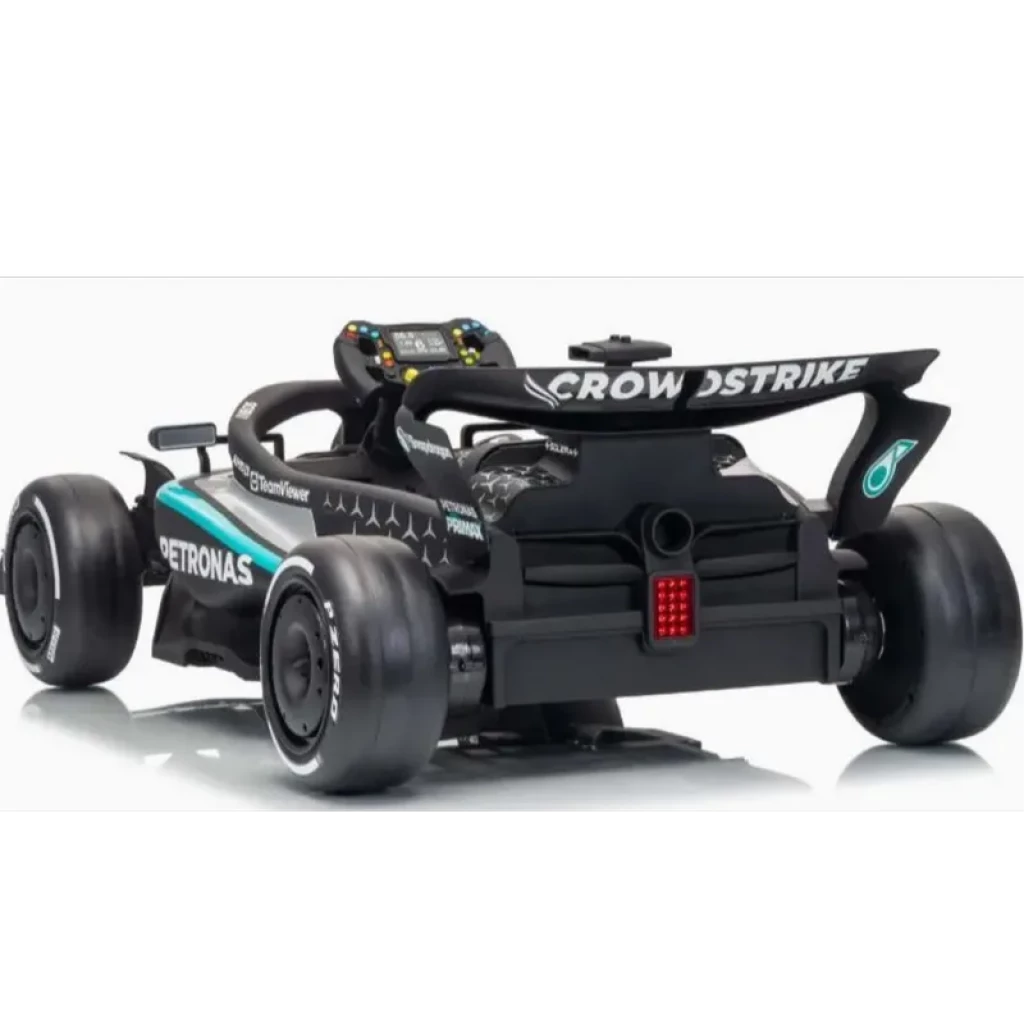 Mercedes-AMG Petronas F1 12V para niños con mando parental, diseño de monoplaza negro con detalles turquesa, alerón trasero, volante con panel y neumáticos