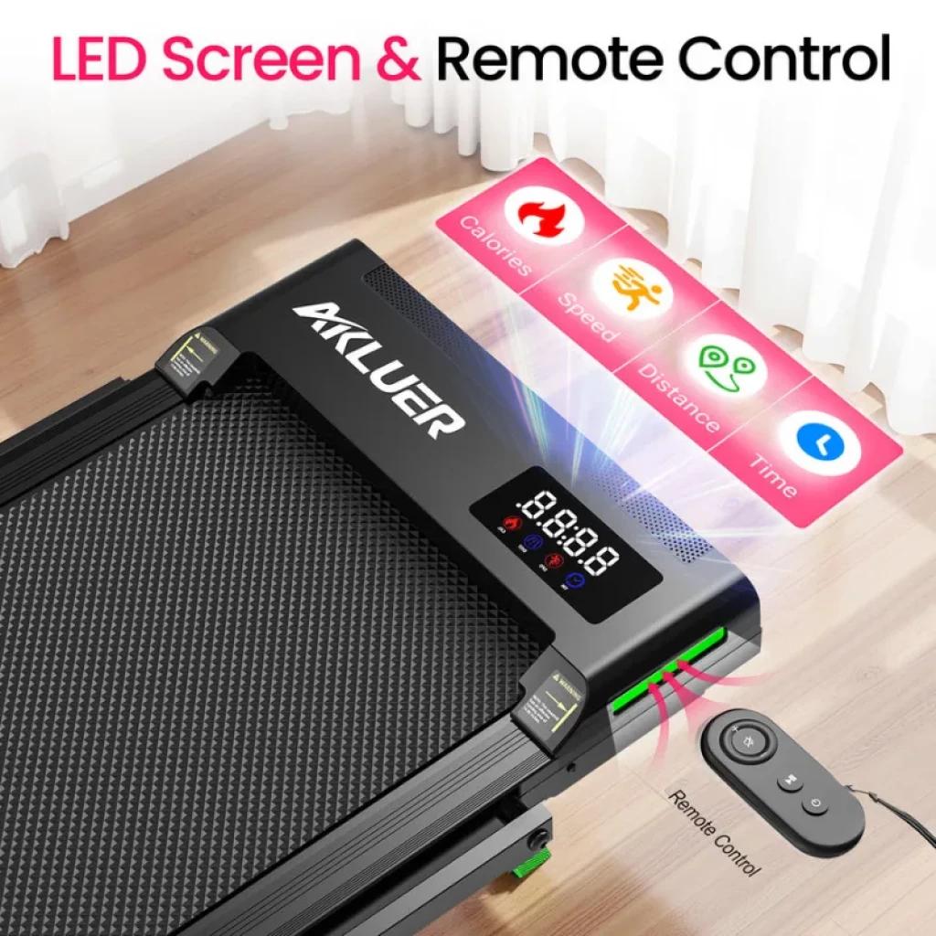 Pantalla LED de la cinta AKLUER H03 mostrando métricas de entrenamiento