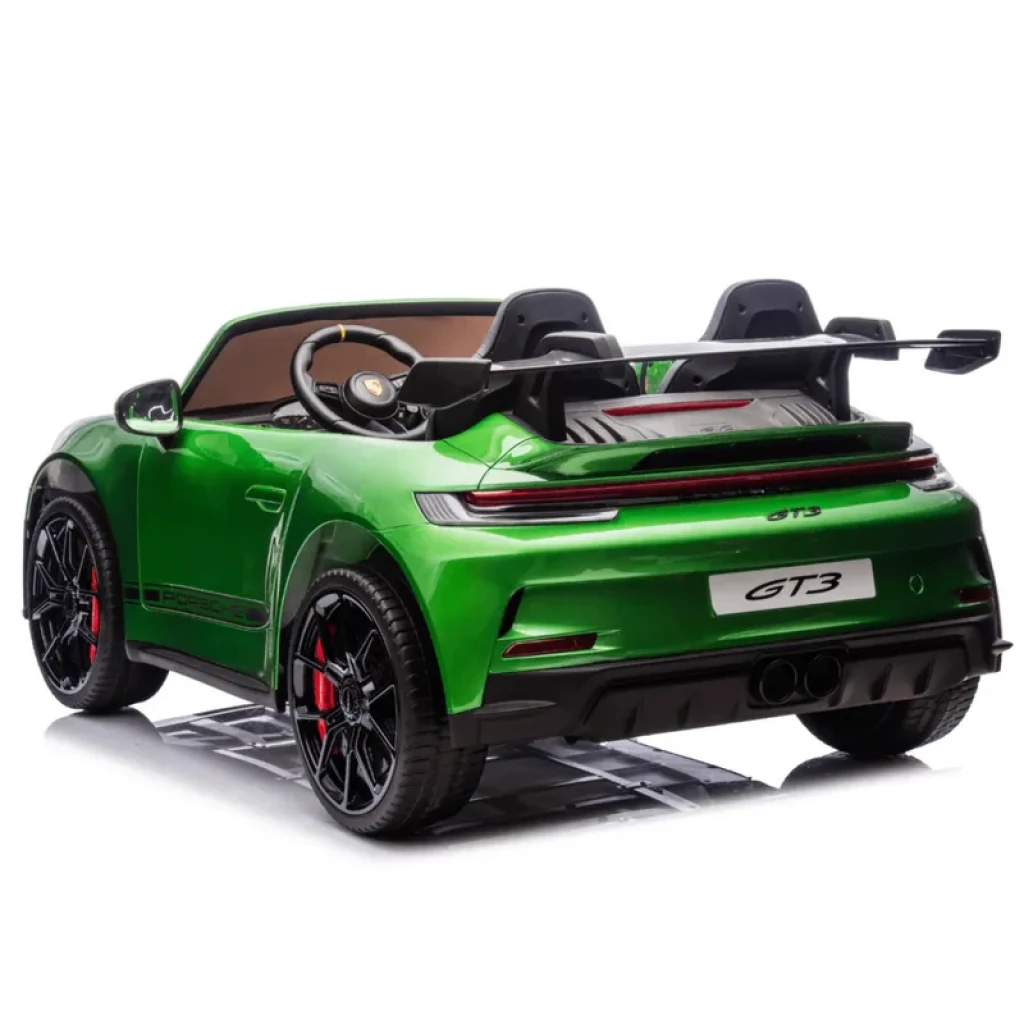 Porsche 911 GT3 12V Verde para niños, carrocería brillante, alerón trasero doble, llantas negras con pinzas rojas, asientos dobles y volante deportivo