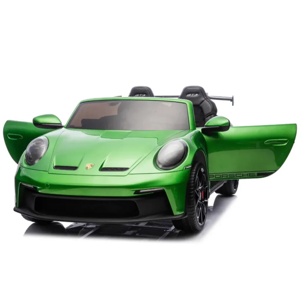 Coche eléctrico infantil Porsche 911 GT3 12V verde metalizado con puertas abatibles, faros LED, llantas deportivas negras y alerón trasero distintivo