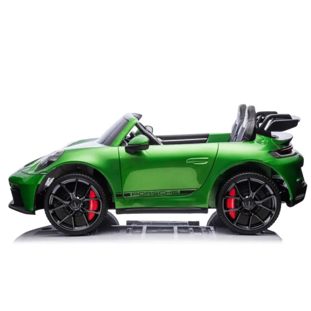 Coche eléctrico infantil Porsche 911 GT3 verde 12V, carrocería brillante, llantas negras con pinzas rojas, asiento doble, alerón trasero y detalles