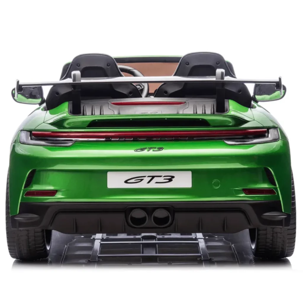 Porsche 911 GT3 12V Verde para niños, vista trasera: alerón deportivo, doble escape central, luces LED continuas y detalles negros en parachoques y difusor
