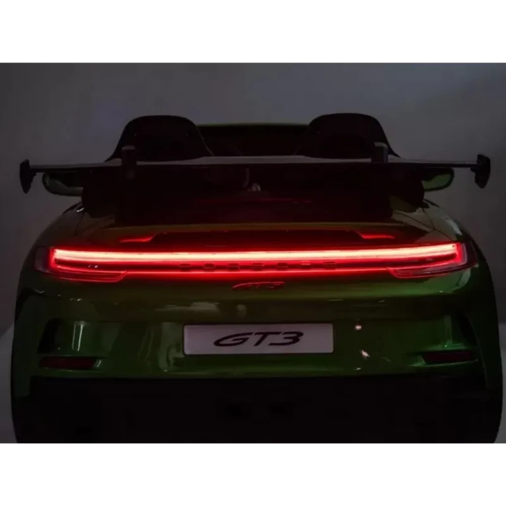 Porsche 911 GT3 12V Verde para niños con luz trasera LED continua, alerón deportivo, doble asiento y placa GT3; batería 10Ah para mayor autonomía