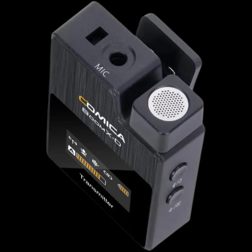 Transmisor Comica BoomX-D D1 Negro con micrófono integrado, pantalla OLED, clip de sujeción y botones laterales; compacto, alcance 300 m, latencia <20 ms