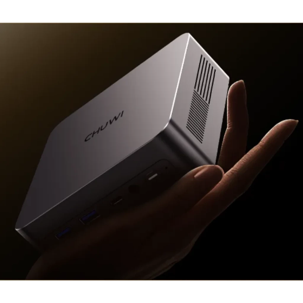 Mini PC Chuwi AuBox X compacto en color gris, carcasa metálica con rejilla lateral, puertos frontales USB y USB-C, logo CHUWI visible en la parte superior
