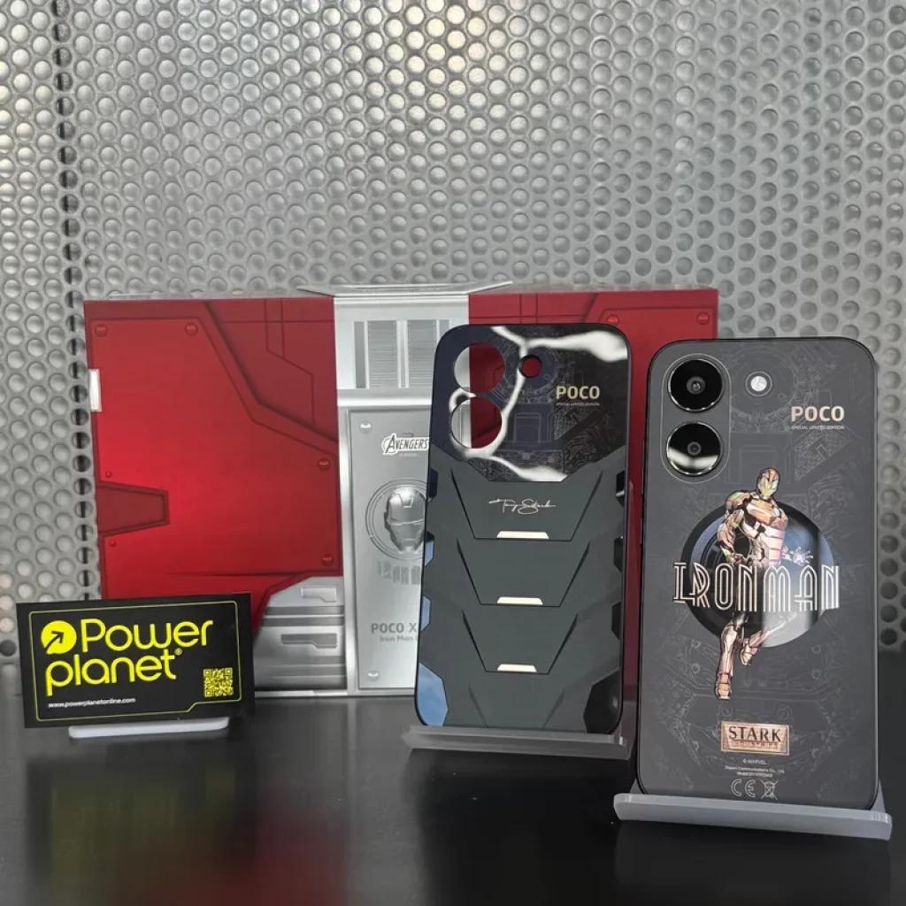 Carcasa y trasera del Xiaomi Poco X8 Pro 5G Iron Man Edition con gráficos de Iron Man, detalles Stark Industries, cámaras duales y accesorios temáticos