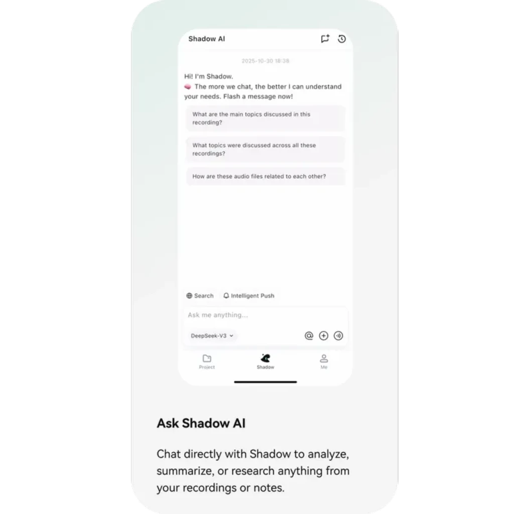 Pantalla de app Shadow AI con chat y botones de búsqueda, empuje inteligente y micrófono; muestra temas de transcripción y opciones de análisis en interfaz