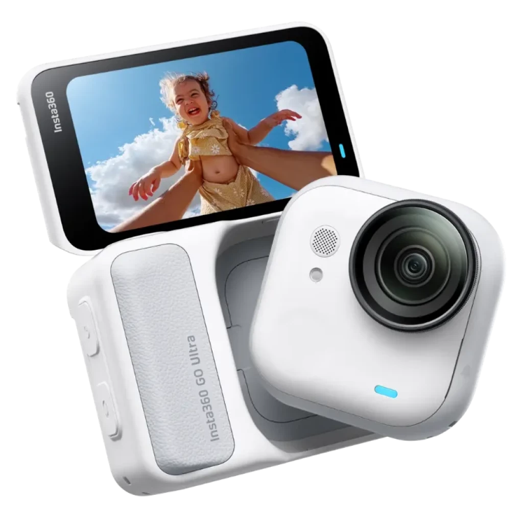 Insta360 Go Ultra Blanc 4K avec grand objectif, boîtier blanc texturé, écran tactile pivotant affichant une scène vive, design compact et moderne