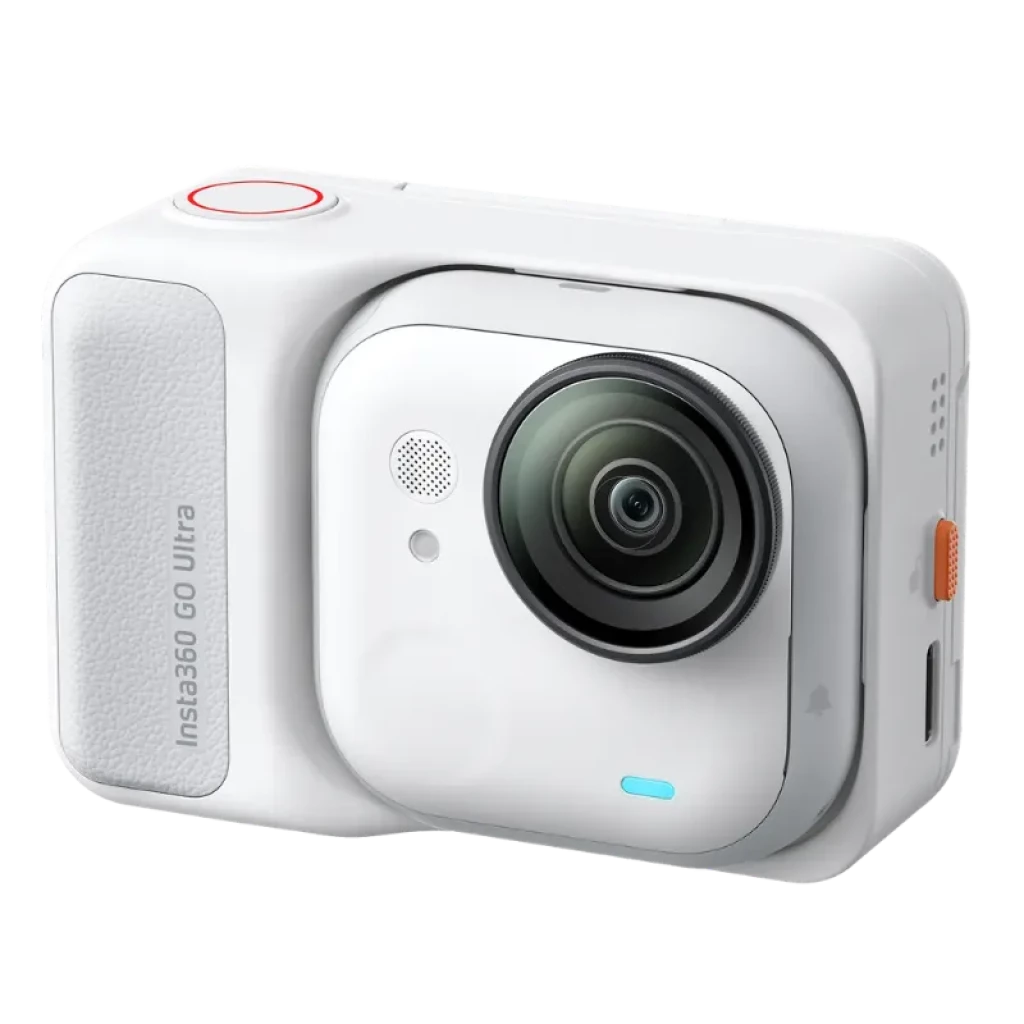 Caméra d’action compacte blanche 4K, boîtier arrondi, grand objectif ultra‑grand‑angle, bouton rouge, texture latérale antidérapante, voyants LED,