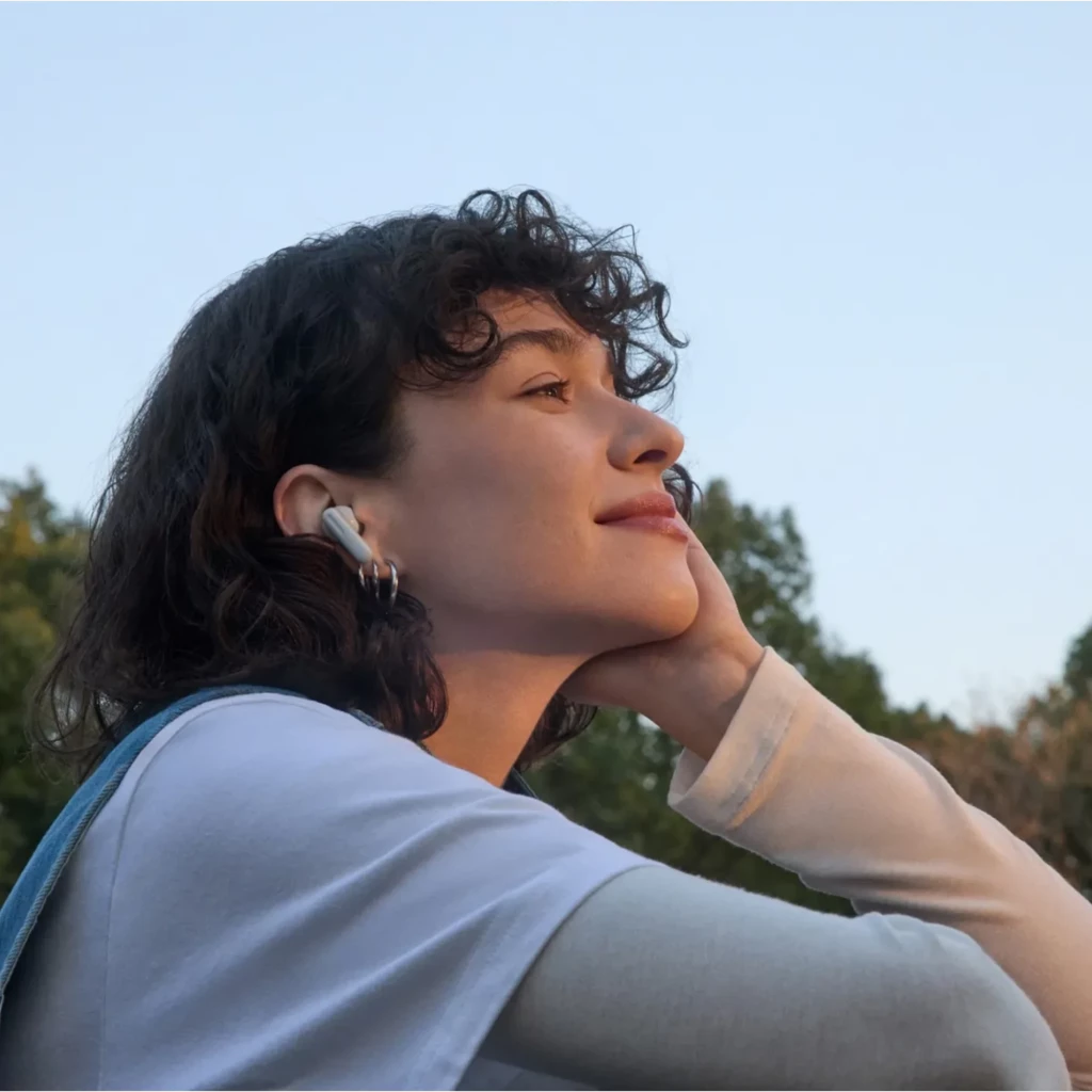 Oneplus Nord Buds 4 Pro Negro auriculares inalámbricos con diseño in-ear elegante, acabado mate y vástagos cortos, ajuste cómodo en oído izquierdo