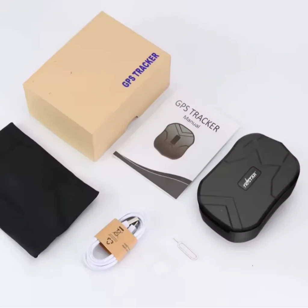 TKSTAR TK905C 4G: localizador GPS negro compacto con carcasa robusta, base magnética, batería 10000 mAh. Incluye cable USB, manual, funda y clip SIM