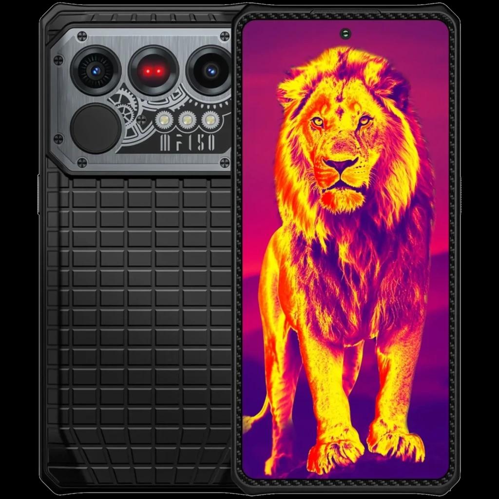 Smartphone robuste noir avec dos texturé type grille, module photo triple proéminent façon mécanique, écran AMOLED bord fin affichant un lion aux tons