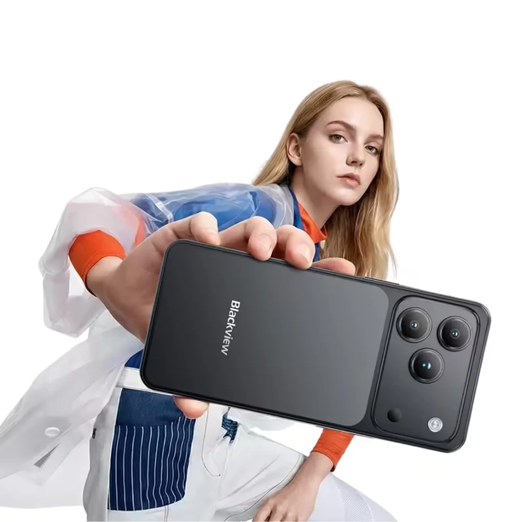Blackview WAVE 7C negro con triple cámara trasera destacada, módulo grande y acabado mate; diseño moderno y delgado, lente principal 32 Mpx visible