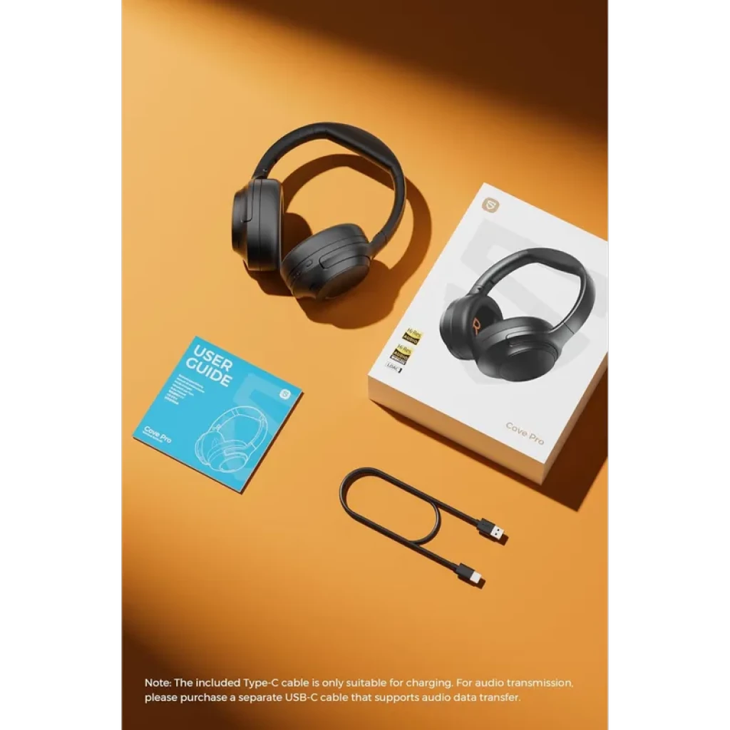 Casque SoundPEATS Cove Pro ANC noir mat avec oreillettes ovales, arceau rembourré, boîte blanche, câble USB C et guide utilisateur sur fond ocre éclairé