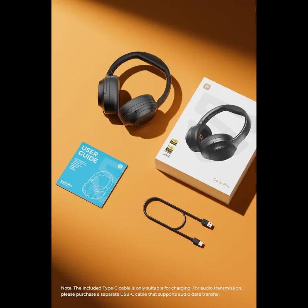 Casque SoundPEATS Cove Pro ANC noir mat avec oreillettes ovales, arceau rembourré, boîte blanche, câble USB C et guide utilisateur sur fond ocre éclairé