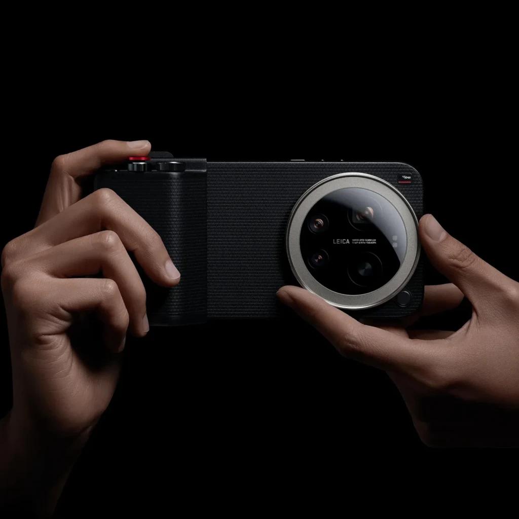 Xiaomi 17 Ultra Photography Kit Pro con módulo Leica circular, triple lente, agarre texturizado y botón rojo; diseño negro minimalista para fotos avanzadas