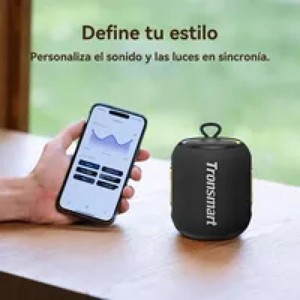 Tronsmart T8 Mini 16 W IPX7 enceinte portable cylindrique noire avec sangle, logo vertical, commandes supérieures et LEDs synchronisées avec la musique