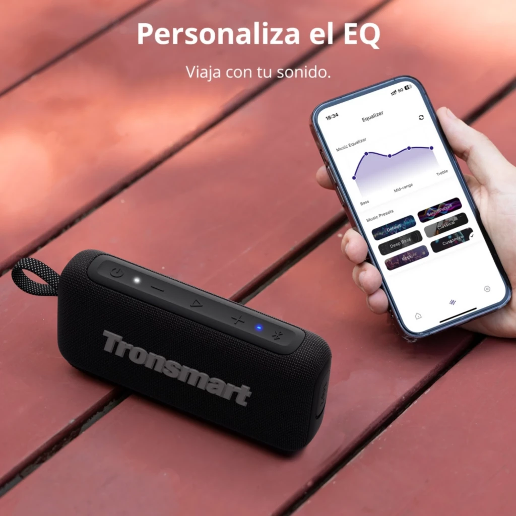 Tronsmart Trip 2 preta, coluna portátil 10 W com tecido, laço de transporte, botões de volume e reprodução; app no smartphone mostra equalizador ajustável