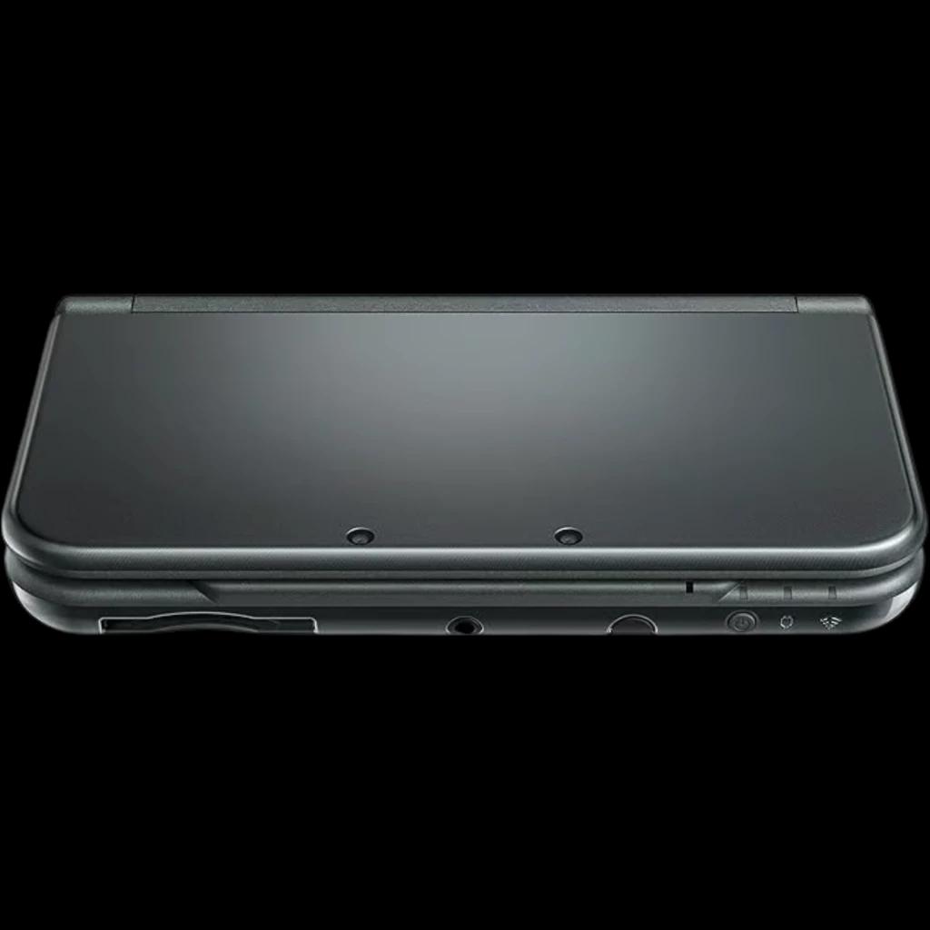 Nintendo 3DS XL Gris Renovado en excelente estado, carcasa gris metálica cerrada, bisagras firmes, puertos y controles frontales visibles y limpios