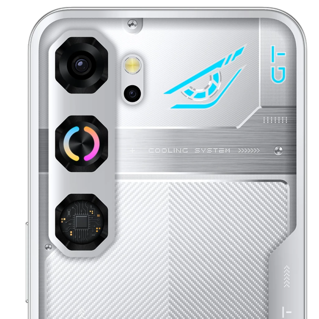 Parte trasera del Nubia Neo 5 GT plata con triple cámara hexagonal, LED flash, detalle GT azul, textura metálica y acentos RGB futuristas
