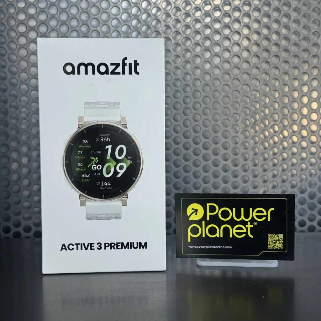 Amazfit Active 3 Premium Azul Atlas con pantalla AMOLED 1.32 táctil, esfera redonda, correa clara y caja del producto junto a tarjeta Power Planet