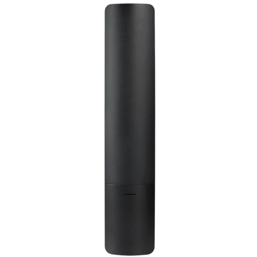 Comando original da Xiaomi Smart TV em preto, design cilíndrico minimalista, acabamento fosco e tampa traseira destacável para pilhas, com Bluetooth e Google