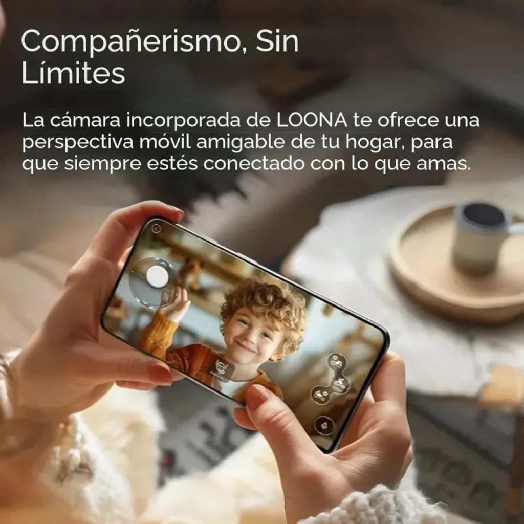 Loona Petbot, robot mascota inteligente con cámara integrada; vista en smartphone mostrando transmisión en vivo de un niño