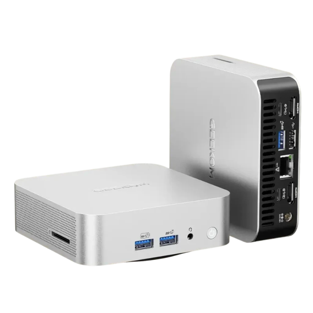 Mini PC plateado compacto con frontal de USB 3.0, jack y lector SD; lateral con rejillas de ventilación y trasera con HDMI dual, USB, Ethernet y USB-C