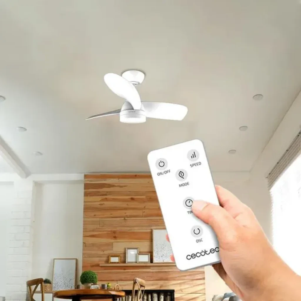 Cecotec EnergySilence Aero 3050 Blanc, ventilateur de plafond compact à 3 pales blanches, kit télécommande inclus, design moderne pour salon lumineux