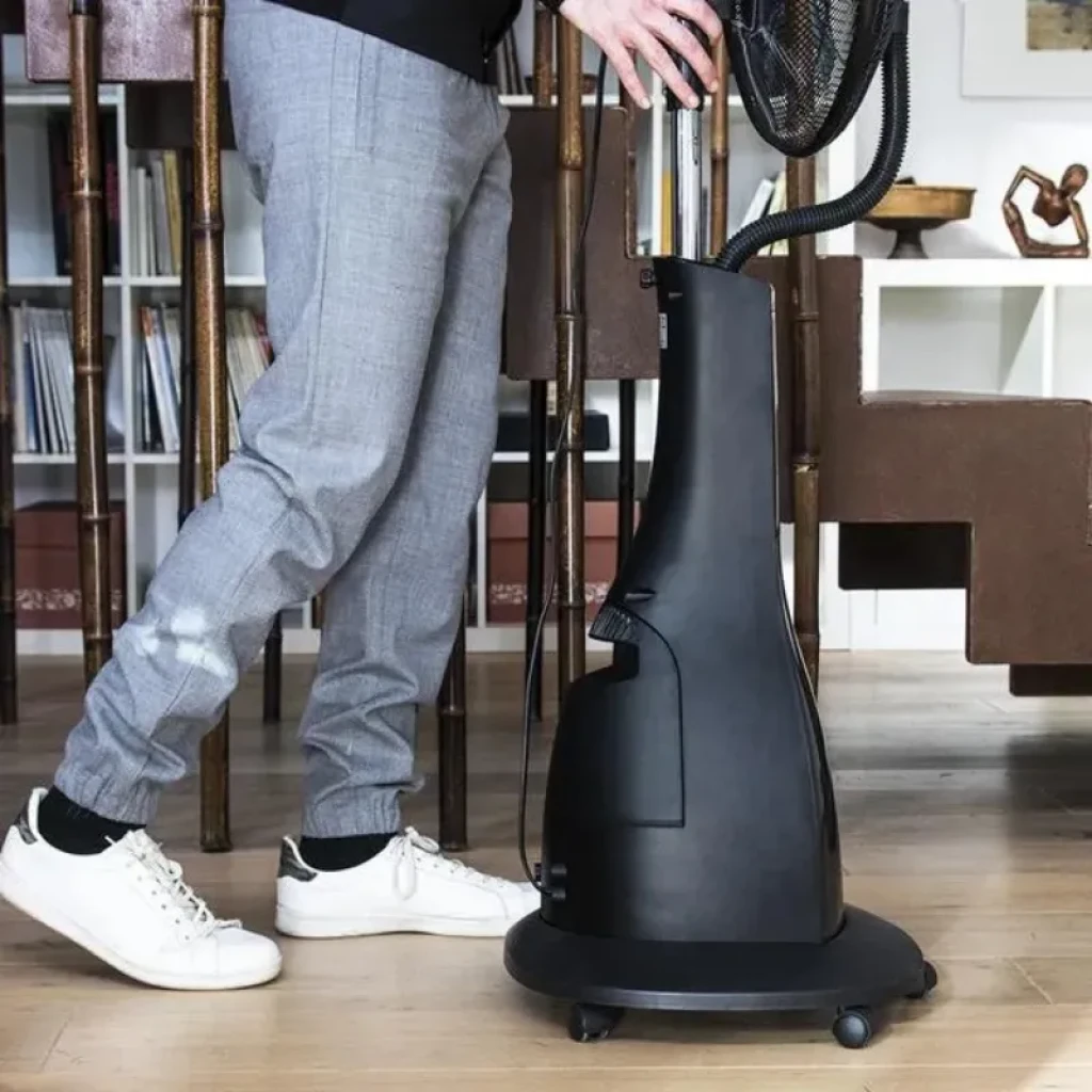 Cecotec EnergySilence 690 FreshEssence ventilador de pie negro con base estable y ruedas, tubo flexible hacia la rejilla, diseño moderno para interior