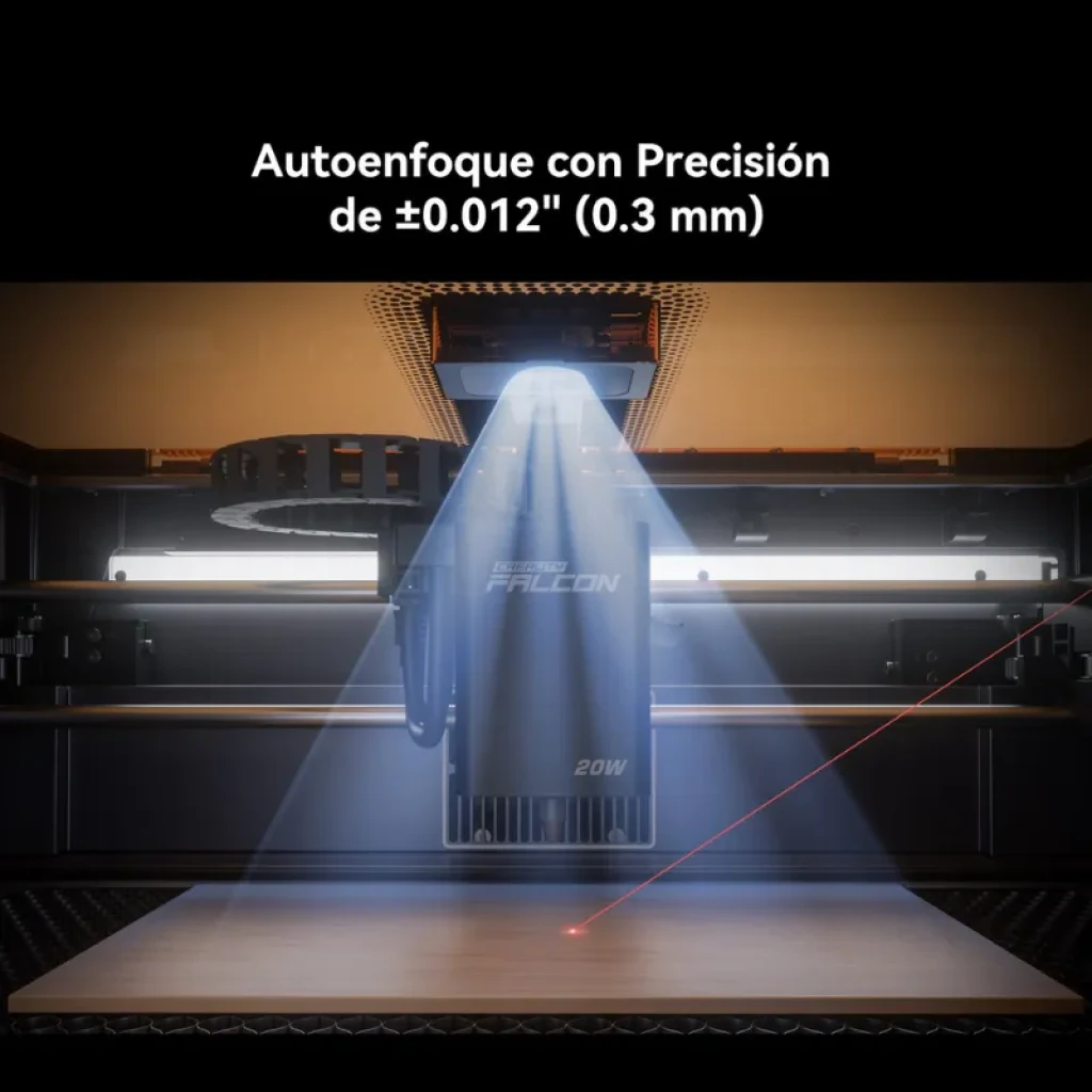 Creality Falcon A1 Pro 20W con cámara integrada muestra cabezal láser enfocado automático, haz rojo preciso y área de trabajo iluminada para grabado