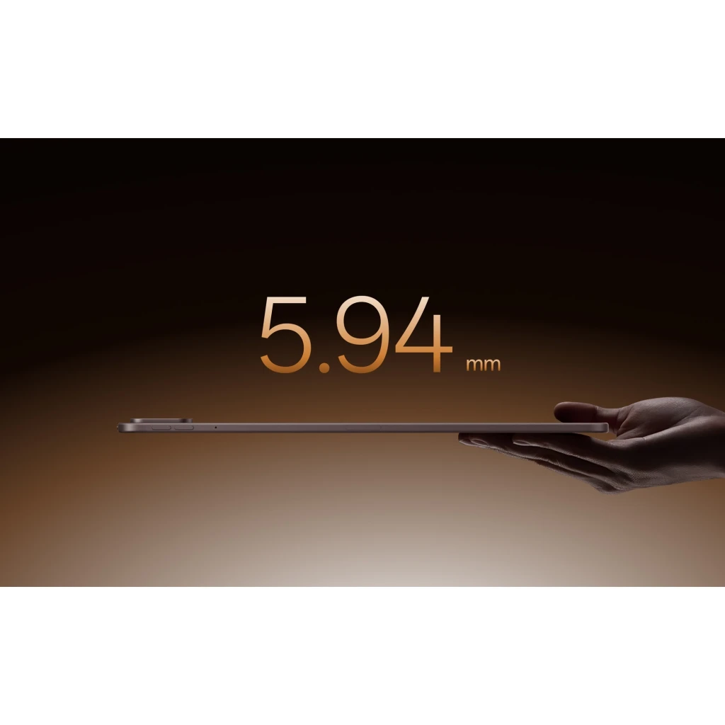 OnePlus Pad 4 WiFi 13.2 pulgadas en perfil ultradelgado de 5.94 mm, acabado Dune Glow, cuerpo metálico estilizado sostenido en mano, diseño minimalista