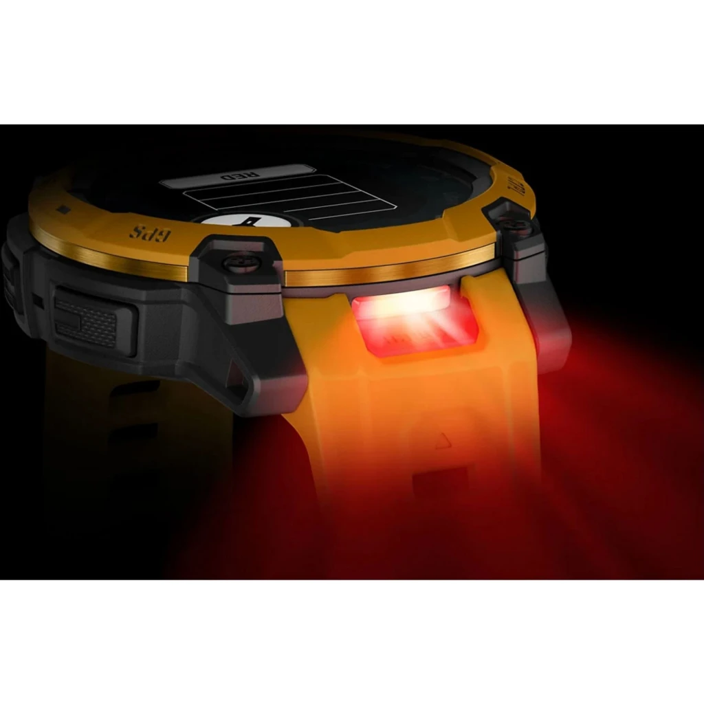 Garmin Instinct 3 Solar 50mm en Sunburst/Gray, primer plano del bisel amarillo con carcasa gris y luz roja frontal activa, diseño robusto y deportivo