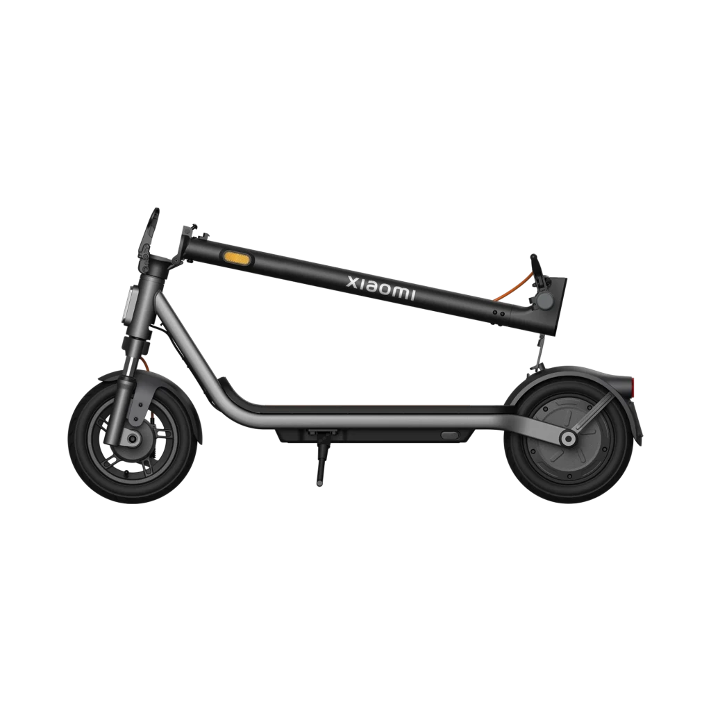 Patinete eléctrico Xiaomi 6 Lite plegado, color negro, chasis robusto, neumáticos de 10 pulgadas, timbre y luz delantera visibles, cable naranja en el tubo