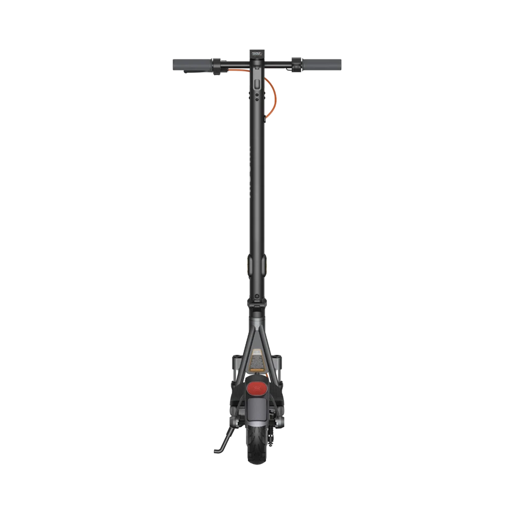 Patinete Xiaomi Electric Scooter 6 Lite negro, vista frontal plegable. Manillar recto, timbre cobrizo, rueda trasera 10 pulgadas con luz roja y guardabarros.