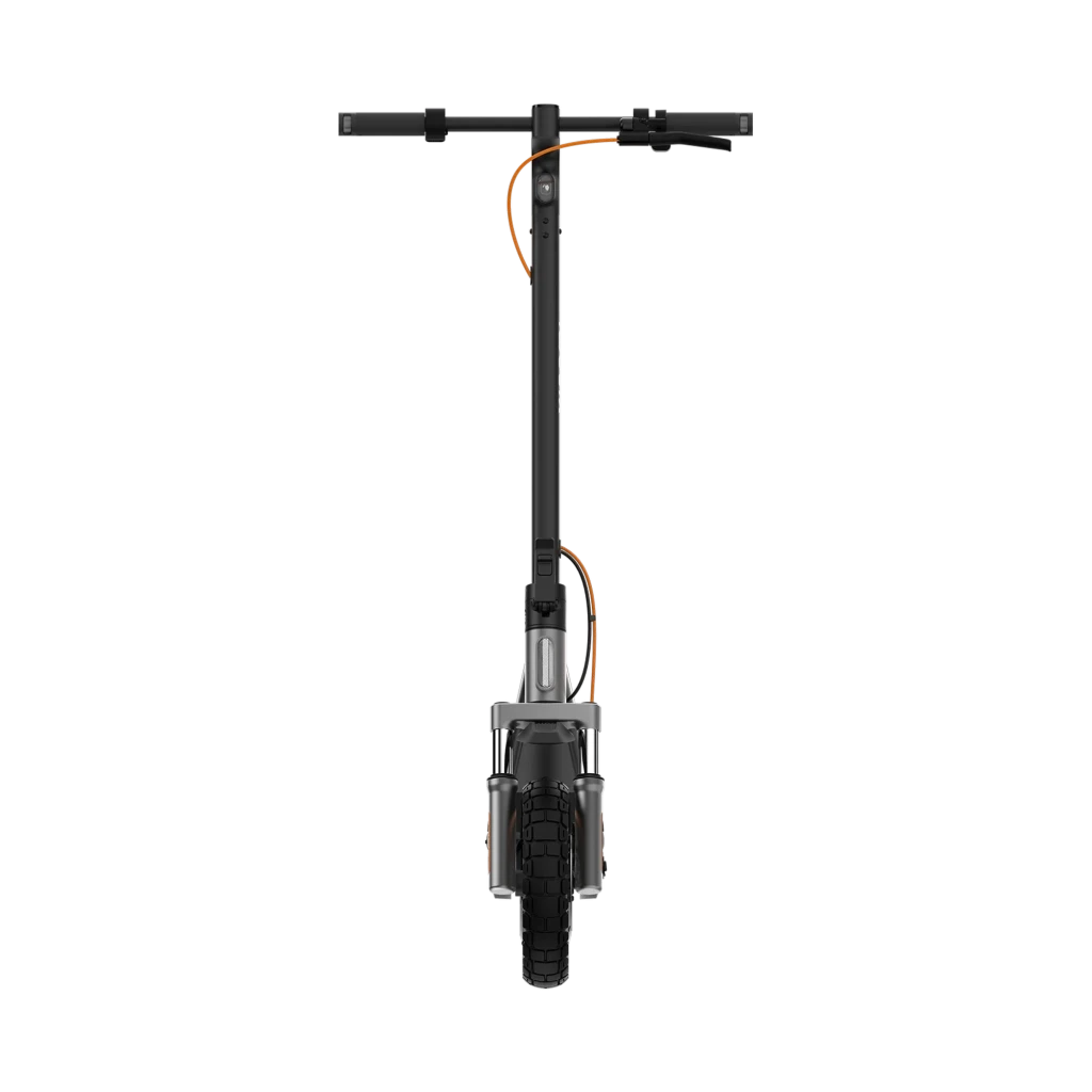Vista frontal del Xiaomi Electric Scooter 6 Pro con manillar recto, cable naranja visible y llanta delantera de 12 pulgadas con guardabarros robusto