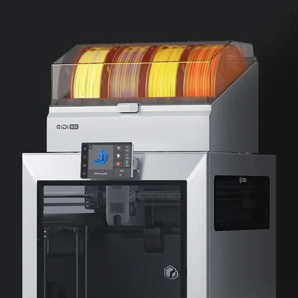 QIDI Tech Q2 Combo Impresora 3D FDM con carcasa gris, pantalla táctil frontal y caja superior para filamentos multicolor organizada en bobinas